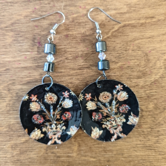 Unique Handmade Metal Bottle Cap Floral Earnings - Picture 7 of 8